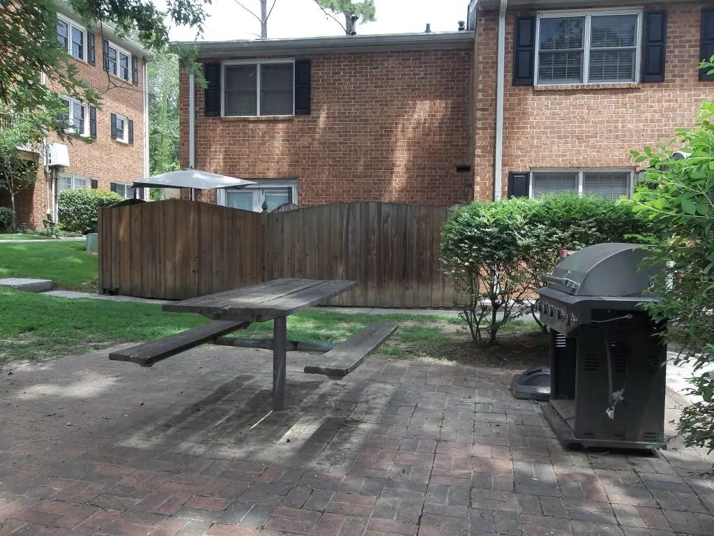 6520 Roswell Road Unit 13, Atlanta, Georgia 30328, 3 Bedrooms Bedrooms, ,2 BathroomsBathrooms,Residential,Sold,6520 Roswell Road Unit 13,5729852