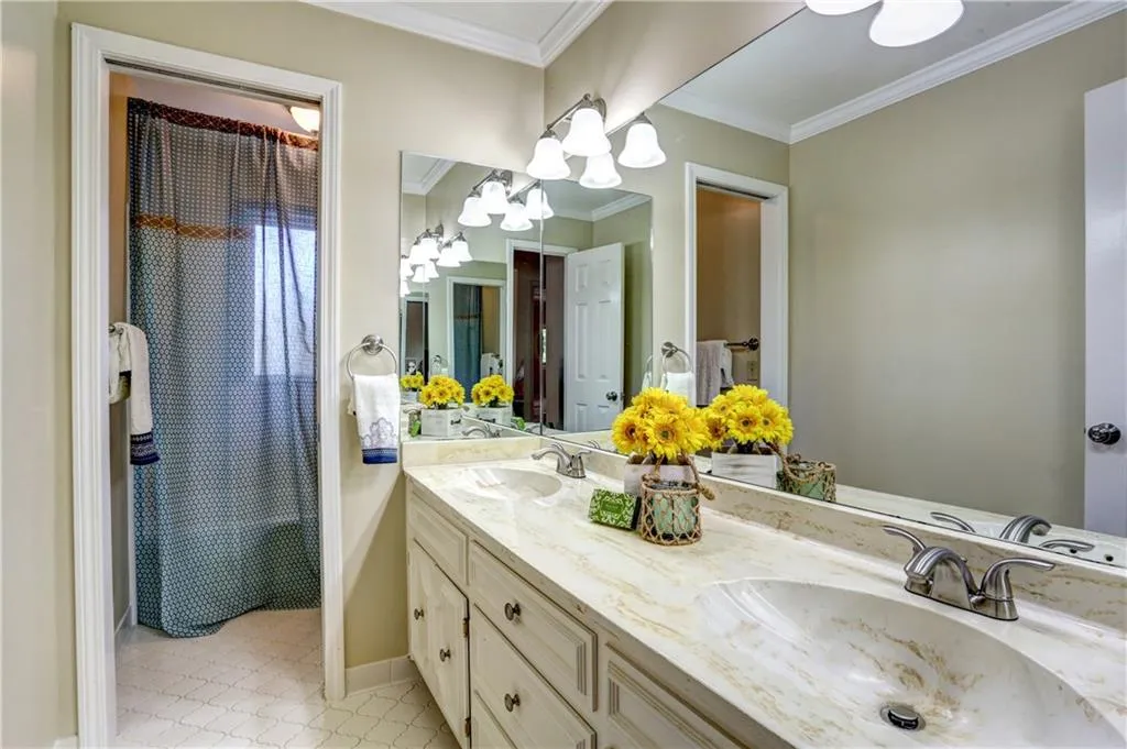 715 Westphalia Court, Sandy Springs, Georgia 30350, 6 Bedrooms Bedrooms, ,5 BathroomsBathrooms,Residential,Sold,715 Westphalia Court,5748029