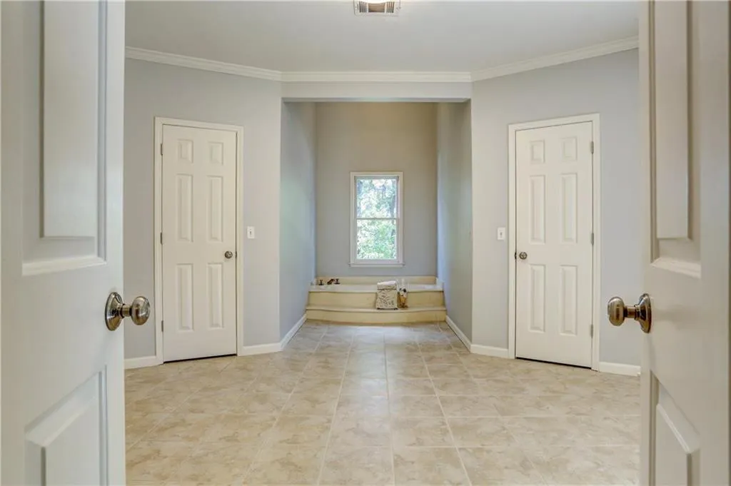 715 Westphalia Court, Sandy Springs, Georgia 30350, 6 Bedrooms Bedrooms, ,5 BathroomsBathrooms,Residential,Sold,715 Westphalia Court,5748029
