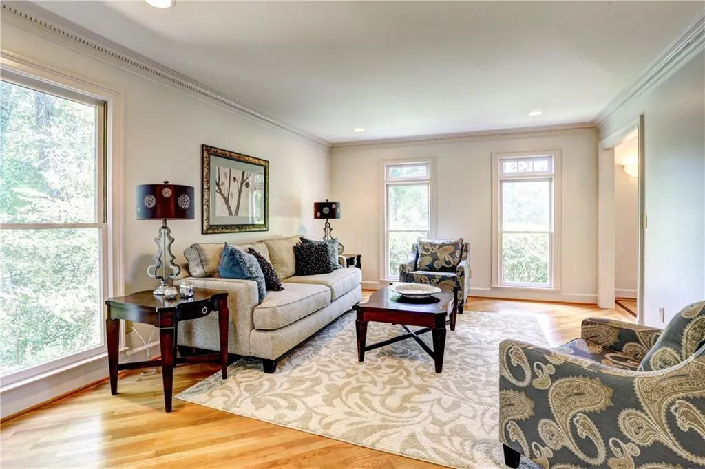 715 Westphalia Court, Sandy Springs, Georgia 30350, 6 Bedrooms Bedrooms, ,5 BathroomsBathrooms,Residential,Sold,715 Westphalia Court,5748029