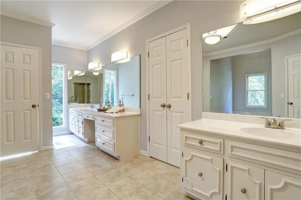 715 Westphalia Court, Sandy Springs, Georgia 30350, 6 Bedrooms Bedrooms, ,5 BathroomsBathrooms,Residential,Sold,715 Westphalia Court,5748029