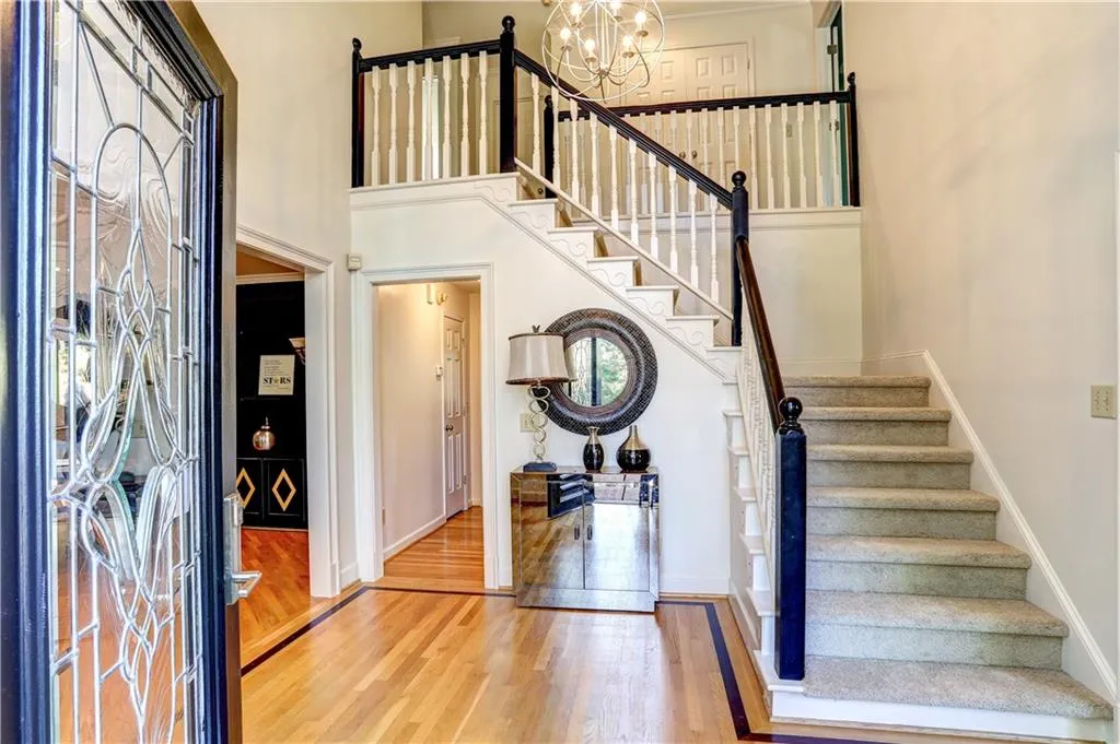 715 Westphalia Court, Sandy Springs, Georgia 30350, 6 Bedrooms Bedrooms, ,5 BathroomsBathrooms,Residential,Sold,715 Westphalia Court,5748029