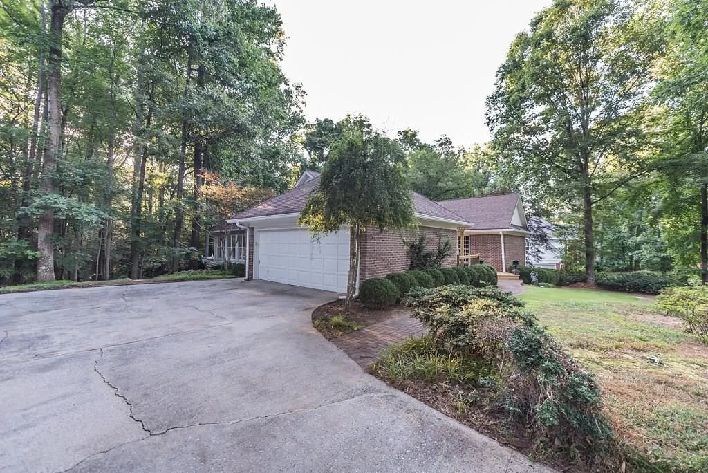 7160 Cherry Bluff Drive, Sandy Springs, Georgia 30350, 4 Bedrooms Bedrooms, ,3 BathroomsBathrooms,Residential,Sold,7160 Cherry Bluff Drive,5866306