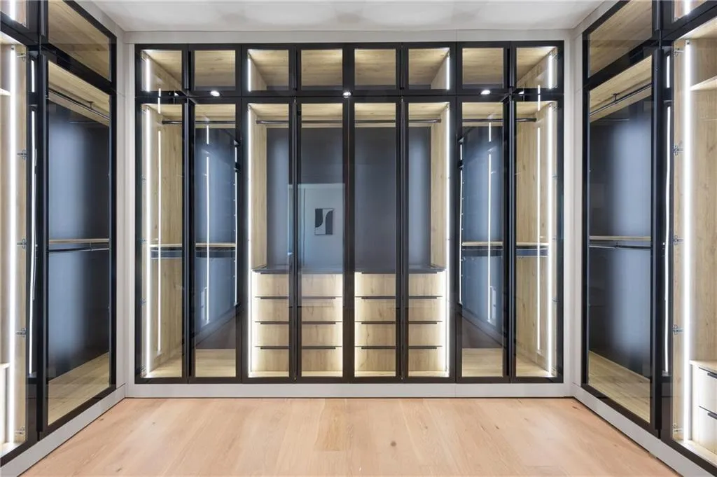 Look at this closet!!