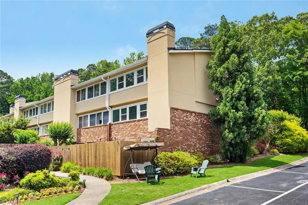 6118 Barfield Road, Atlanta, Georgia 30328, 3 Bedrooms Bedrooms, ,3 BathroomsBathrooms,Residential,Sold,6118 Barfield Road,7048963