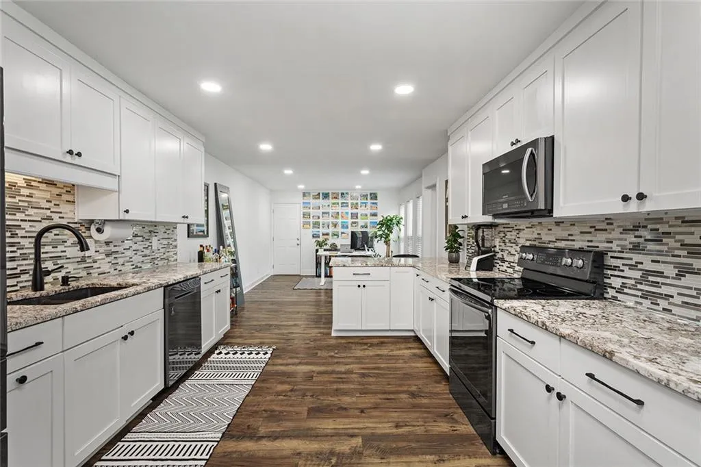 6118 Barfield Road, Atlanta, Georgia 30328, 3 Bedrooms Bedrooms, ,3 BathroomsBathrooms,Residential,Sold,6118 Barfield Road,7048963