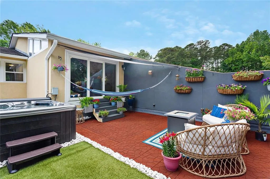 6118 Barfield Road, Atlanta, Georgia 30328, 3 Bedrooms Bedrooms, ,3 BathroomsBathrooms,Residential,Sold,6118 Barfield Road,7048963