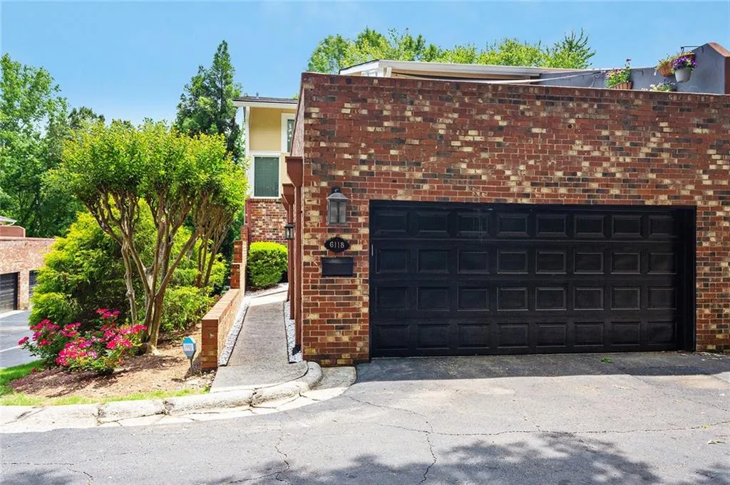 6118 Barfield Road, Atlanta, Georgia 30328, 3 Bedrooms Bedrooms, ,3 BathroomsBathrooms,Residential,Sold,6118 Barfield Road,7048963