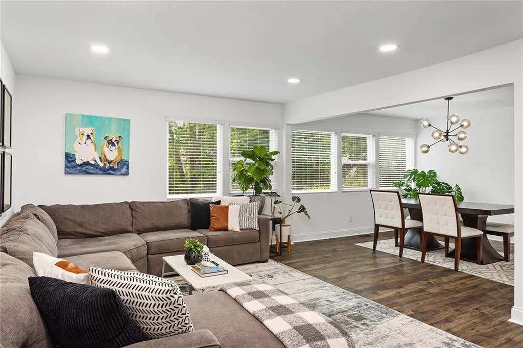 6118 Barfield Road, Atlanta, Georgia 30328, 3 Bedrooms Bedrooms, ,3 BathroomsBathrooms,Residential,Sold,6118 Barfield Road,7048963