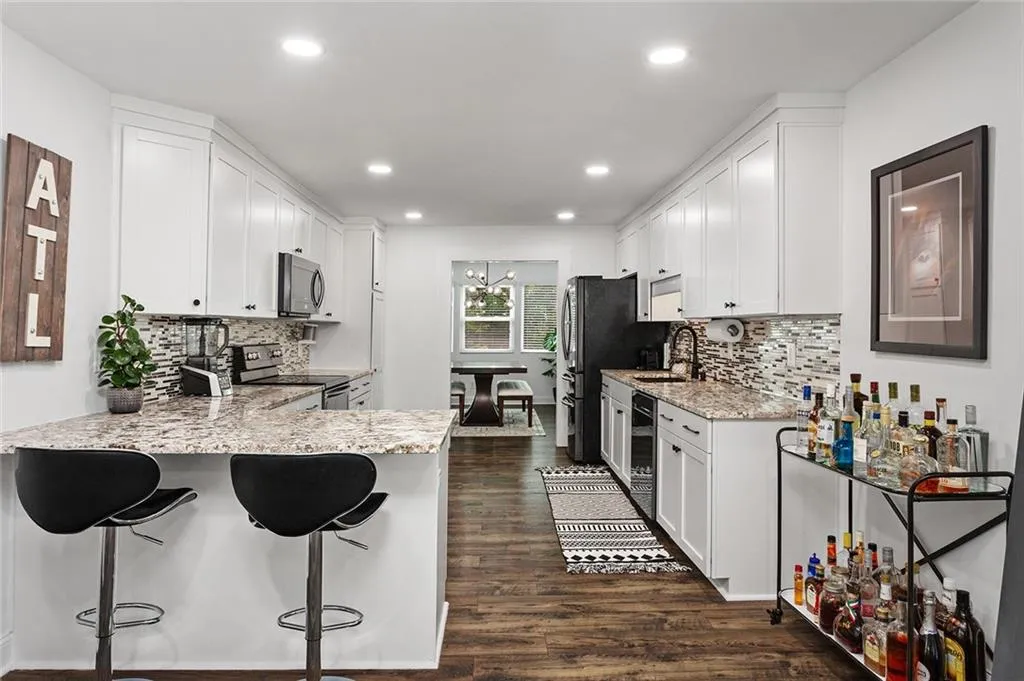 6118 Barfield Road, Atlanta, Georgia 30328, 3 Bedrooms Bedrooms, ,3 BathroomsBathrooms,Residential,Sold,6118 Barfield Road,7048963