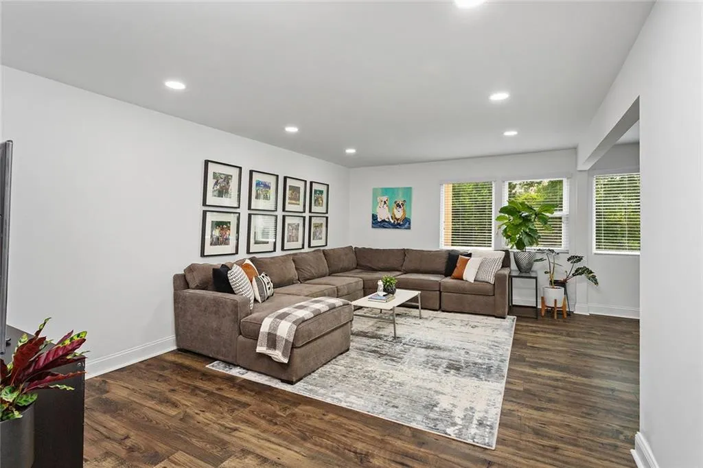 6118 Barfield Road, Atlanta, Georgia 30328, 3 Bedrooms Bedrooms, ,3 BathroomsBathrooms,Residential,Sold,6118 Barfield Road,7048963