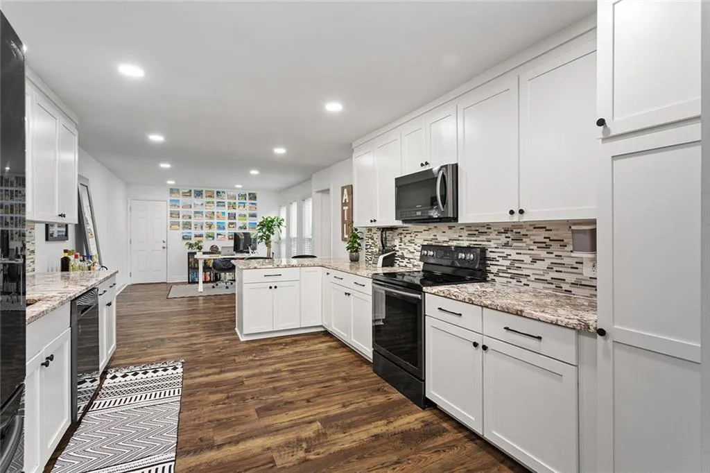 6118 Barfield Road, Atlanta, Georgia 30328, 3 Bedrooms Bedrooms, ,3 BathroomsBathrooms,Residential,Sold,6118 Barfield Road,7048963