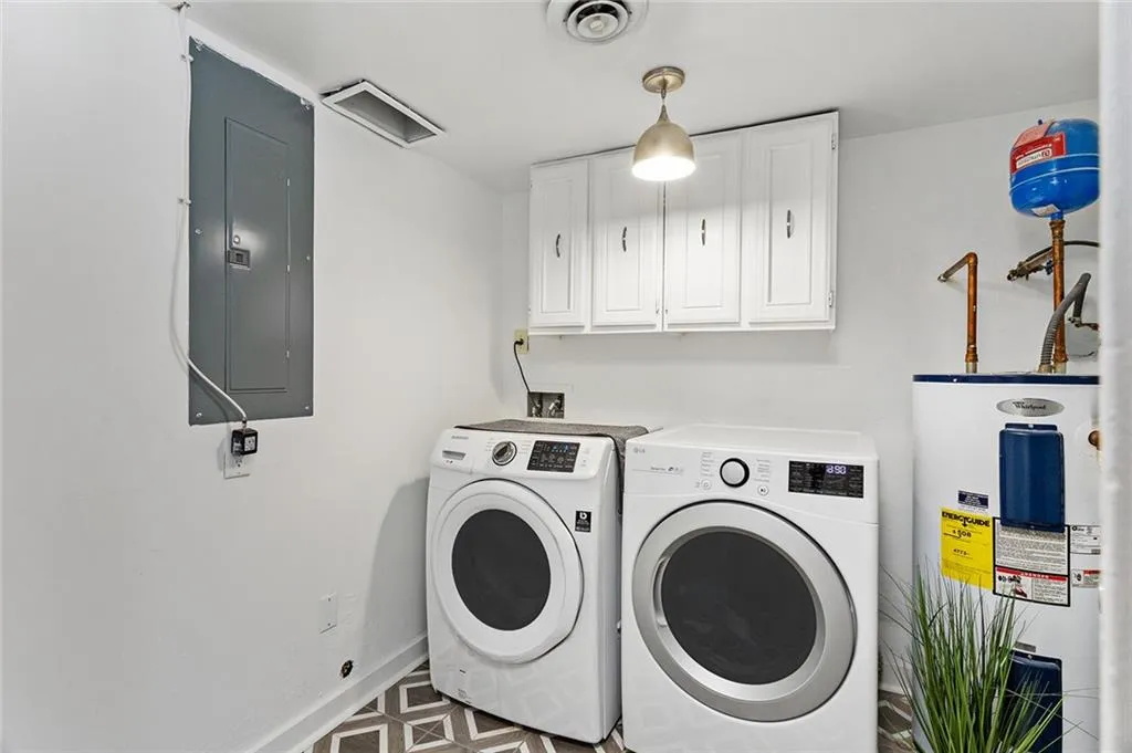 6118 Barfield Road, Atlanta, Georgia 30328, 3 Bedrooms Bedrooms, ,3 BathroomsBathrooms,Residential,Sold,6118 Barfield Road,7048963