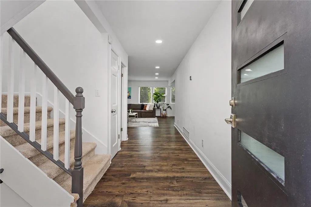 6118 Barfield Road, Atlanta, Georgia 30328, 3 Bedrooms Bedrooms, ,3 BathroomsBathrooms,Residential,Sold,6118 Barfield Road,7048963