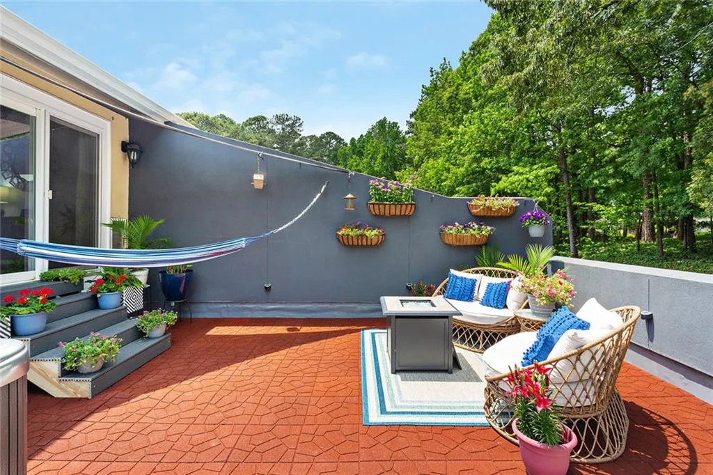 6118 Barfield Road, Atlanta, Georgia 30328, 3 Bedrooms Bedrooms, ,3 BathroomsBathrooms,Residential,Sold,6118 Barfield Road,7048963