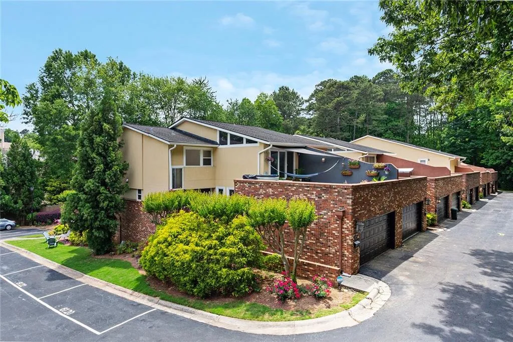 6118 Barfield Road, Atlanta, Georgia 30328, 3 Bedrooms Bedrooms, ,3 BathroomsBathrooms,Residential,Sold,6118 Barfield Road,7048963