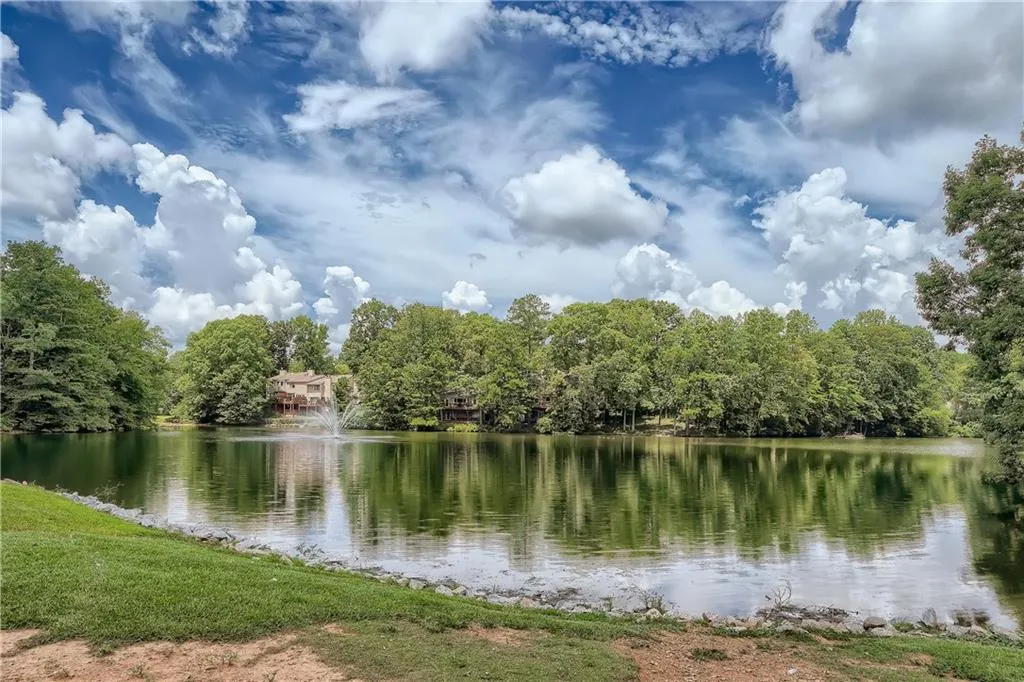 35 Dunwoody Springs Drive, Sandy Springs, Georgia 30328, 2 Bedrooms Bedrooms, ,2 BathroomsBathrooms,Residential,Sold,35 Dunwoody Springs Drive,7093636