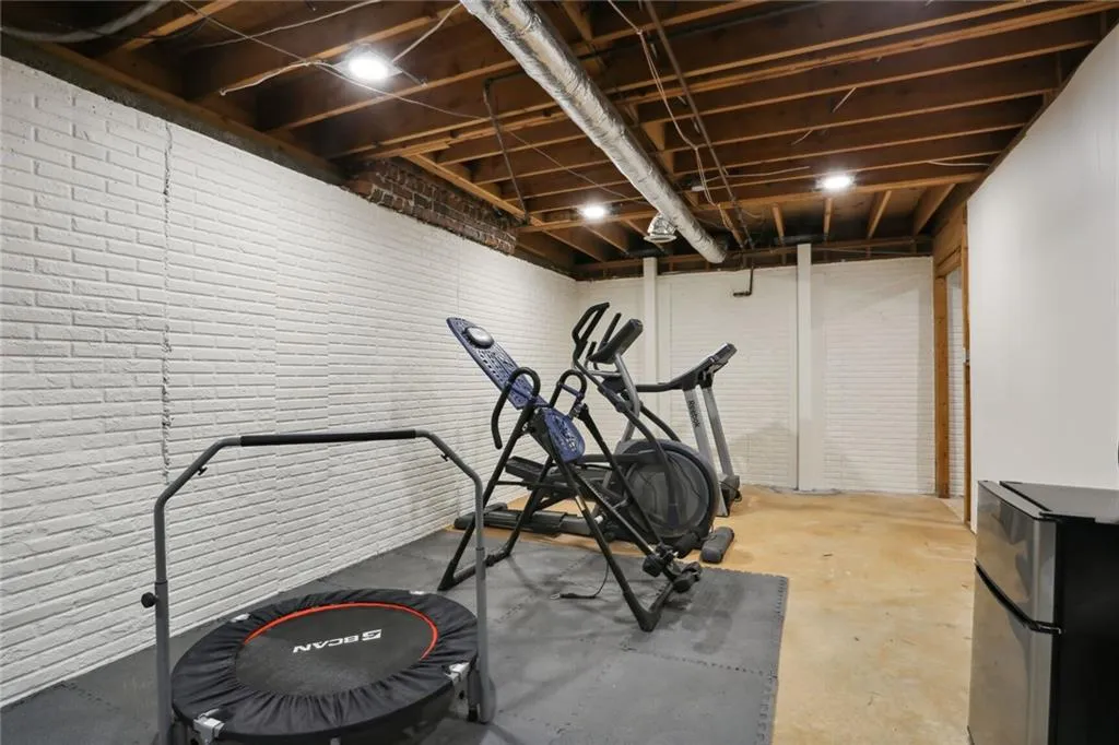 6855 Lisa Lane, Sandy Springs, Georgia 30338, 5 Bedrooms Bedrooms, ,3 BathroomsBathrooms,Residential,Sold,6855 Lisa Lane,7238361