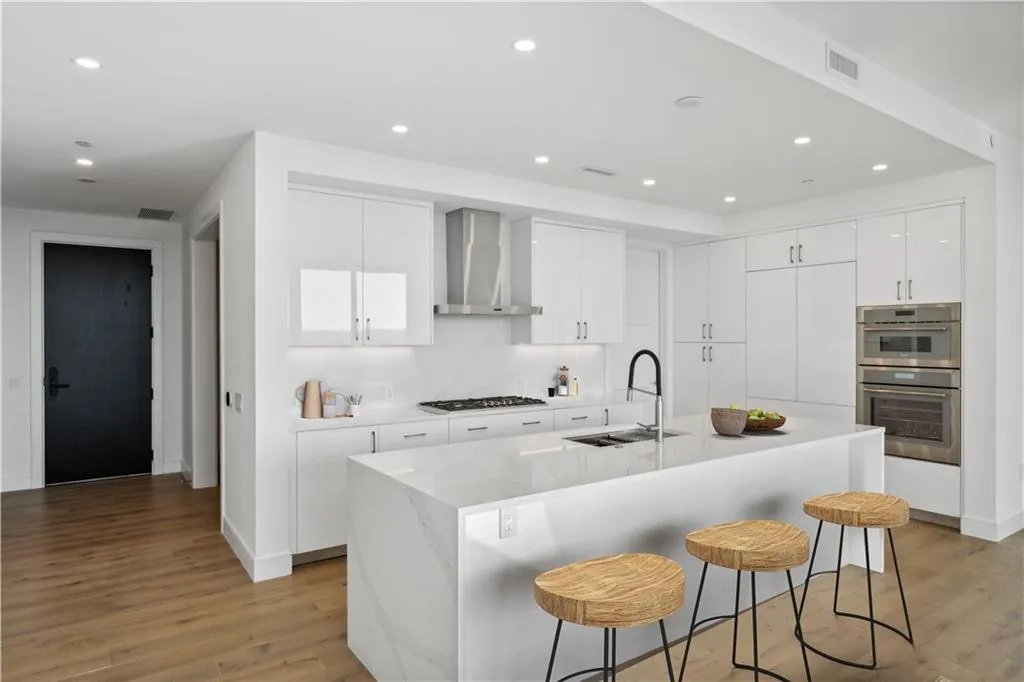 2425 Peachtree Road Ne Unit 1106, Atlanta, Georgia 30305, 2 Bedrooms Bedrooms, ,3 BathroomsBathrooms,Residential,For Sale,2425 Peachtree Road Ne Unit 1106,7499987