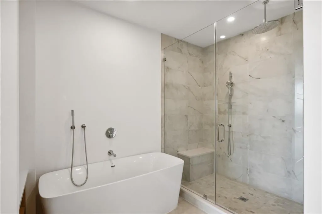 2425 Peachtree Road Ne Unit 1106, Atlanta, Georgia 30305, 2 Bedrooms Bedrooms, ,3 BathroomsBathrooms,Residential,For Sale,2425 Peachtree Road Ne Unit 1106,7499987