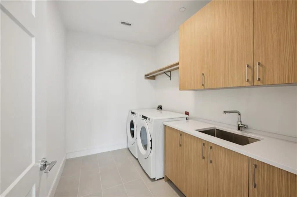 2425 Peachtree Road Ne Unit 1106, Atlanta, Georgia 30305, 2 Bedrooms Bedrooms, ,3 BathroomsBathrooms,Residential,For Sale,2425 Peachtree Road Ne Unit 1106,7499987
