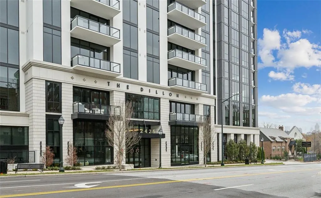 2425 Peachtree Road Ne Unit 1106, Atlanta, Georgia 30305, 2 Bedrooms Bedrooms, ,3 BathroomsBathrooms,Residential,For Sale,2425 Peachtree Road Ne Unit 1106,7499987