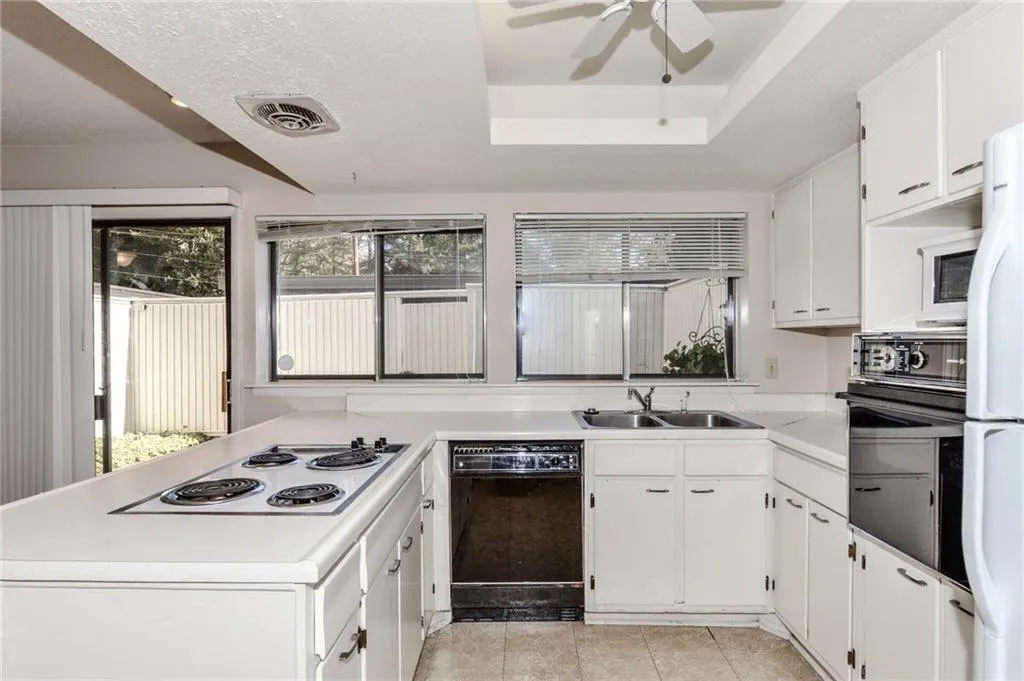 7078 Stonington Drive, Sandy Springs, Georgia 30328, 3 Bedrooms Bedrooms, ,2 BathroomsBathrooms,Residential,Sold,7078 Stonington Drive,5771328