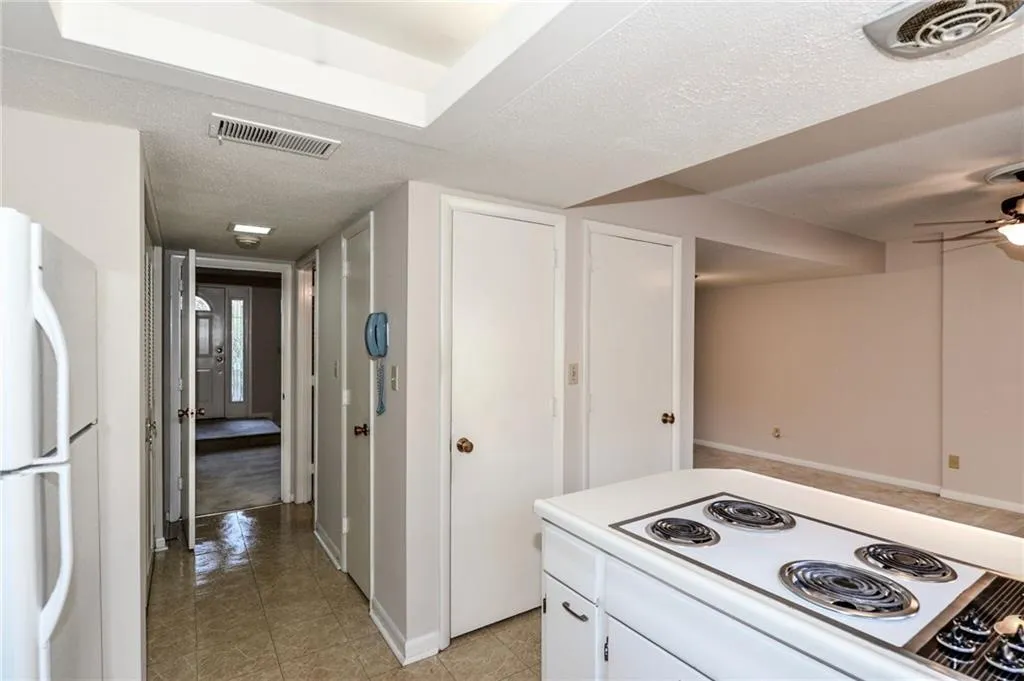 7078 Stonington Drive, Sandy Springs, Georgia 30328, 3 Bedrooms Bedrooms, ,2 BathroomsBathrooms,Residential,Sold,7078 Stonington Drive,5771328