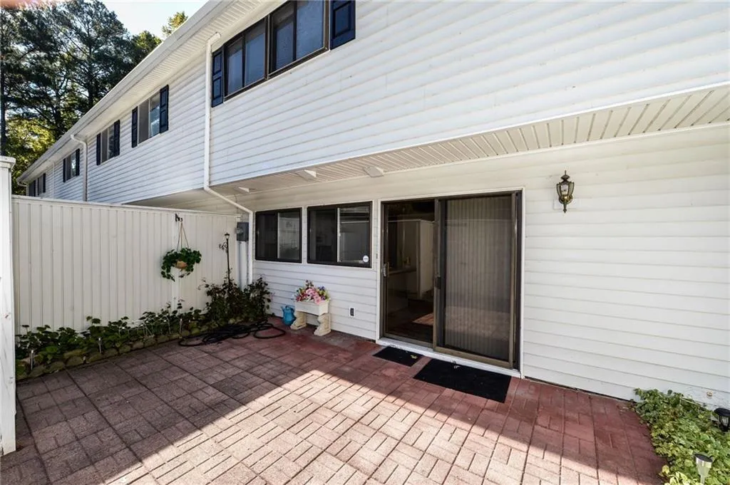 7078 Stonington Drive, Sandy Springs, Georgia 30328, 3 Bedrooms Bedrooms, ,2 BathroomsBathrooms,Residential,Sold,7078 Stonington Drive,5771328