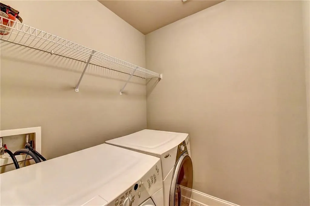 8065 Glisten Avenue, Sandy Springs, Georgia 30328, 3 Bedrooms Bedrooms, ,2 BathroomsBathrooms,Residential,Sold,8065 Glisten Avenue,6550814