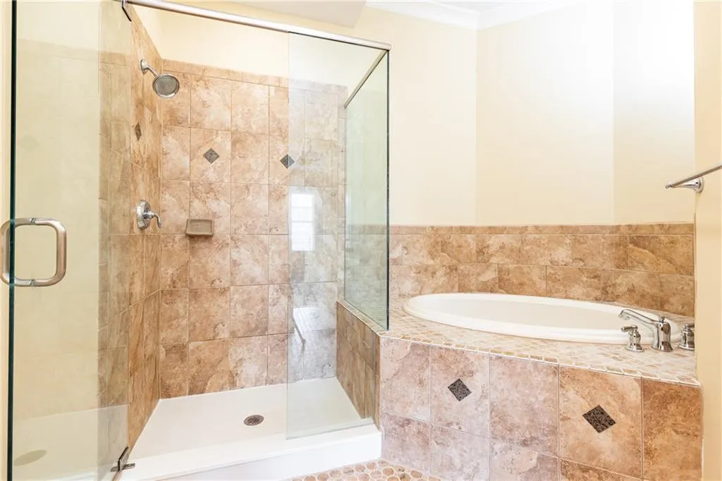 3635 E Paces Circle Ne Unit 1311, Atlanta, Georgia 30326, 2 Bedrooms Bedrooms, ,2 BathroomsBathrooms,Residential,For Sale,3635 E Paces Circle Ne Unit 1311,7649529