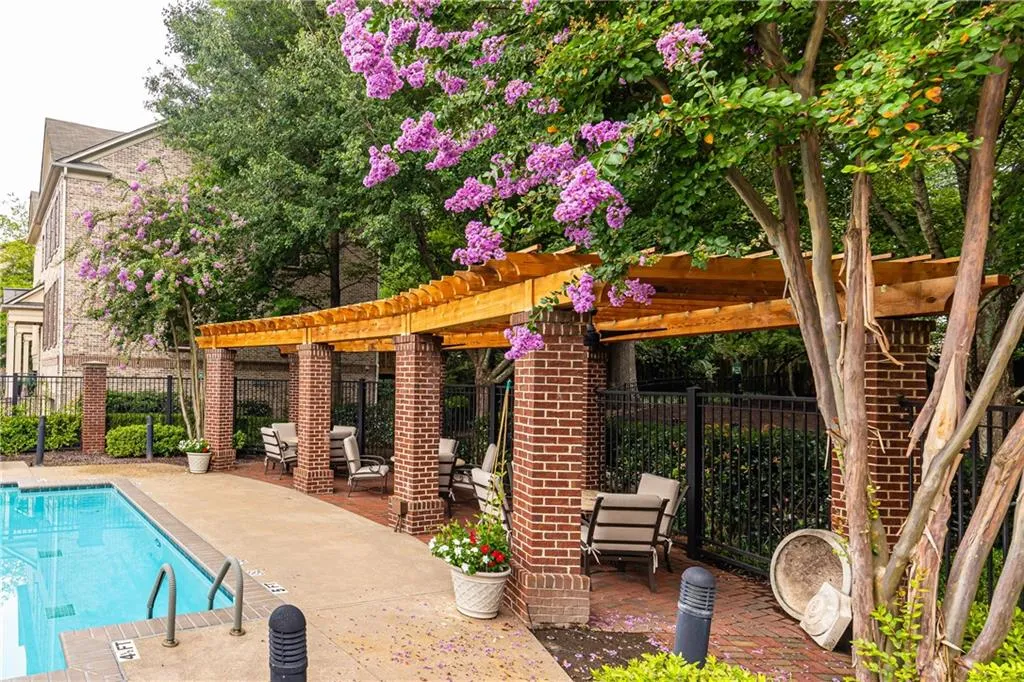 3635 E Paces Circle Ne Unit 1311, Atlanta, Georgia 30326, 2 Bedrooms Bedrooms, ,2 BathroomsBathrooms,Residential,For Sale,3635 E Paces Circle Ne Unit 1311,7649529