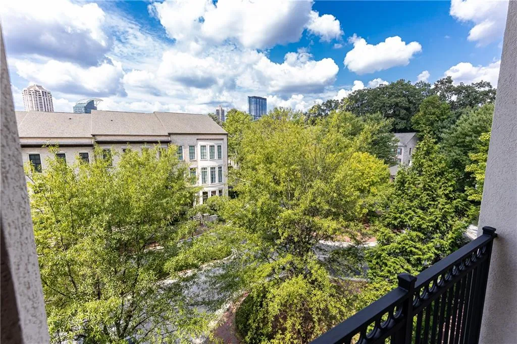 3635 E Paces Circle Ne Unit 1311, Atlanta, Georgia 30326, 2 Bedrooms Bedrooms, ,2 BathroomsBathrooms,Residential,For Sale,3635 E Paces Circle Ne Unit 1311,7649529