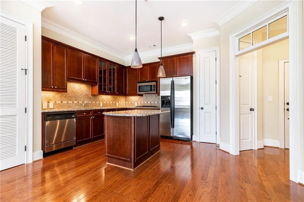 3635 E Paces Circle Ne Unit 1311, Atlanta, Georgia 30326, 2 Bedrooms Bedrooms, ,2 BathroomsBathrooms,Residential,For Sale,3635 E Paces Circle Ne Unit 1311,7649529