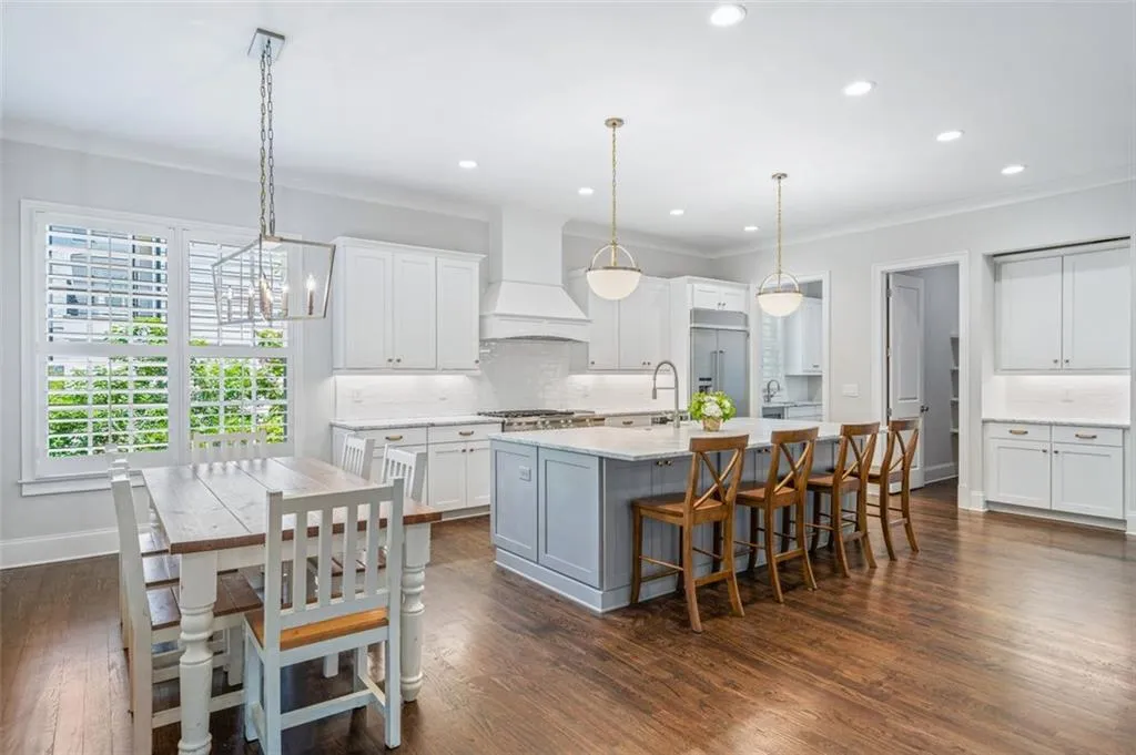 4698 E Conway Drive Nw, Atlanta, Georgia 30327, 6 Bedrooms Bedrooms, ,5 BathroomsBathrooms,Residential,Sold,4698 E Conway Drive Nw,7070446