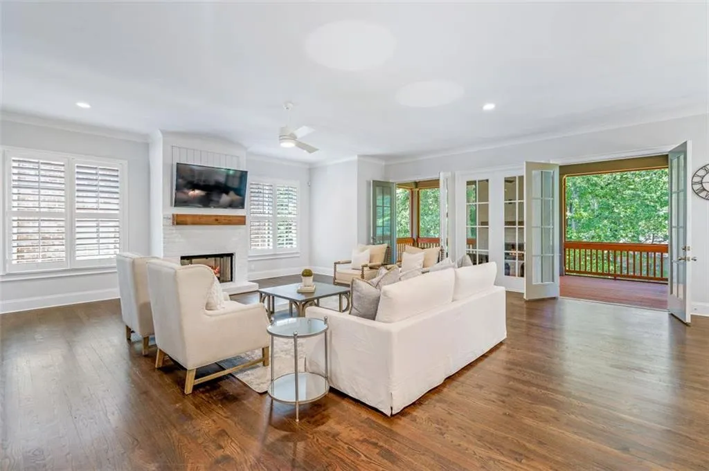 4698 E Conway Drive Nw, Atlanta, Georgia 30327, 6 Bedrooms Bedrooms, ,5 BathroomsBathrooms,Residential,Sold,4698 E Conway Drive Nw,7070446