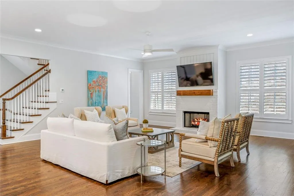 4698 E Conway Drive Nw, Atlanta, Georgia 30327, 6 Bedrooms Bedrooms, ,5 BathroomsBathrooms,Residential,Sold,4698 E Conway Drive Nw,7070446