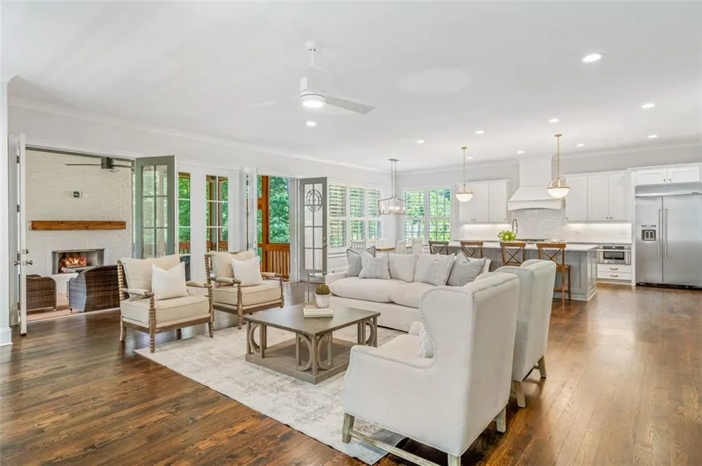 4698 E Conway Drive Nw, Atlanta, Georgia 30327, 6 Bedrooms Bedrooms, ,5 BathroomsBathrooms,Residential,Sold,4698 E Conway Drive Nw,7070446