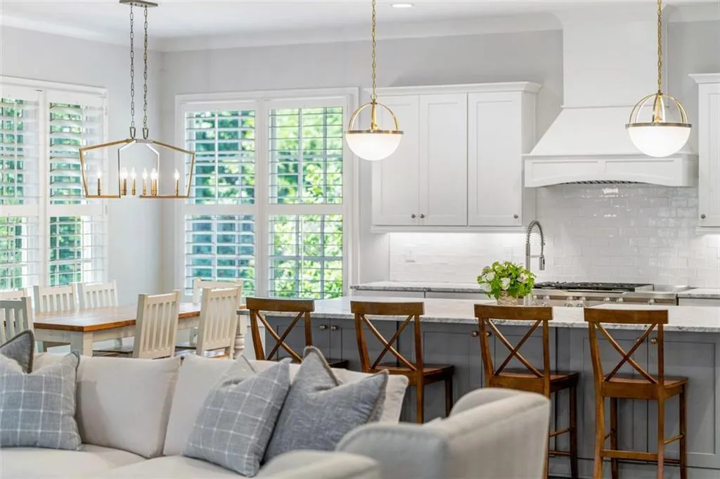 4698 E Conway Drive Nw, Atlanta, Georgia 30327, 6 Bedrooms Bedrooms, ,5 BathroomsBathrooms,Residential,Sold,4698 E Conway Drive Nw,7070446