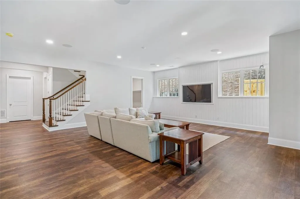 4698 E Conway Drive Nw, Atlanta, Georgia 30327, 6 Bedrooms Bedrooms, ,5 BathroomsBathrooms,Residential,Sold,4698 E Conway Drive Nw,7070446