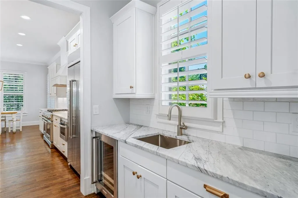 4698 E Conway Drive Nw, Atlanta, Georgia 30327, 6 Bedrooms Bedrooms, ,5 BathroomsBathrooms,Residential,Sold,4698 E Conway Drive Nw,7070446