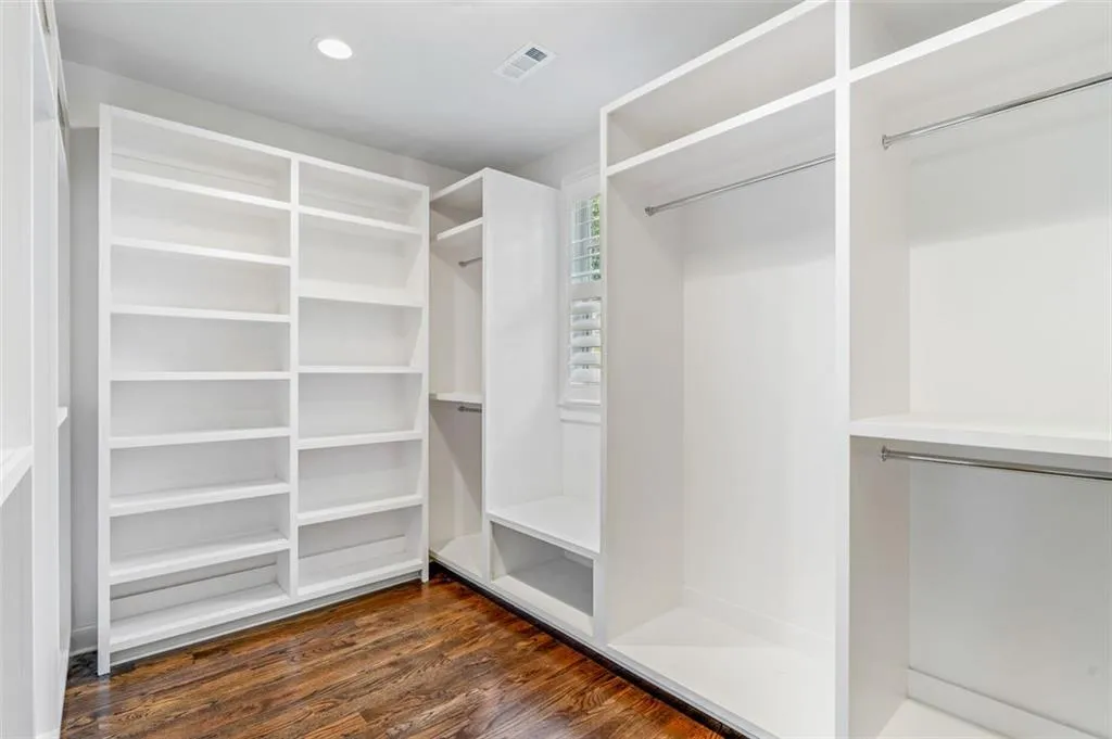 4698 E Conway Drive Nw, Atlanta, Georgia 30327, 6 Bedrooms Bedrooms, ,5 BathroomsBathrooms,Residential,Sold,4698 E Conway Drive Nw,7070446