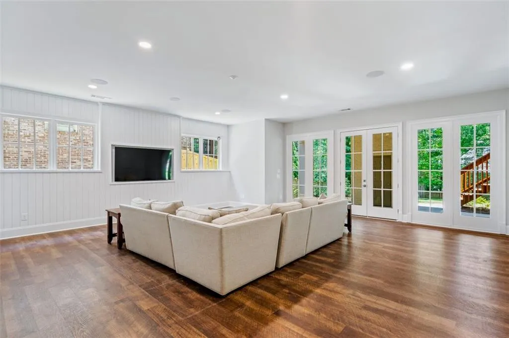 4698 E Conway Drive Nw, Atlanta, Georgia 30327, 6 Bedrooms Bedrooms, ,5 BathroomsBathrooms,Residential,Sold,4698 E Conway Drive Nw,7070446