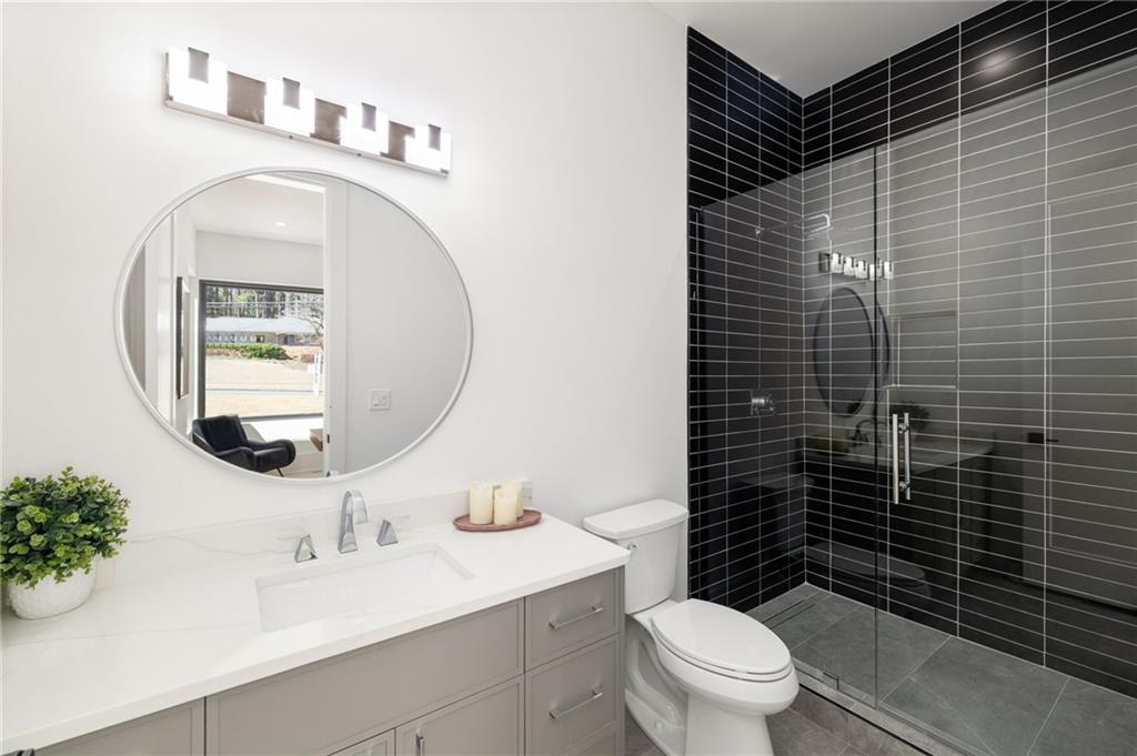 Guest bathroom.