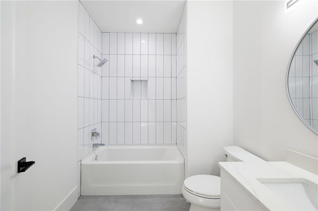 Secondary bathroom.