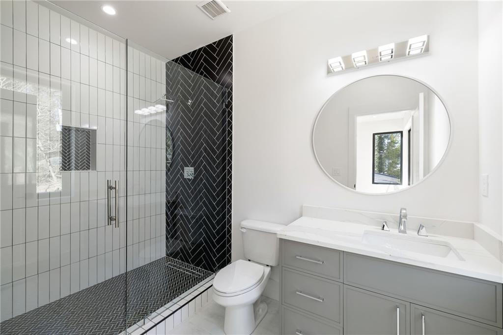 Secondary bathroom.