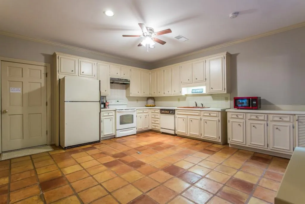 415 Greenlaurel Drive Ne, Atlanta, Georgia 30342, 3 Bedrooms Bedrooms, ,3 BathroomsBathrooms,Residential,Sold,415 Greenlaurel Drive Ne,5957229