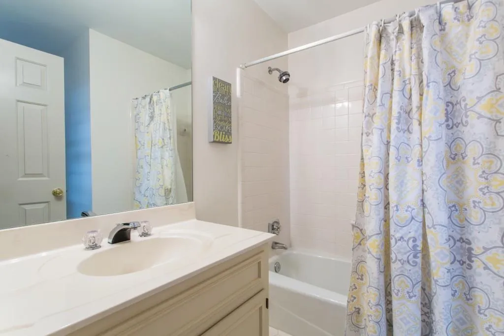 415 Greenlaurel Drive Ne, Atlanta, Georgia 30342, 3 Bedrooms Bedrooms, ,3 BathroomsBathrooms,Residential,Sold,415 Greenlaurel Drive Ne,5957229