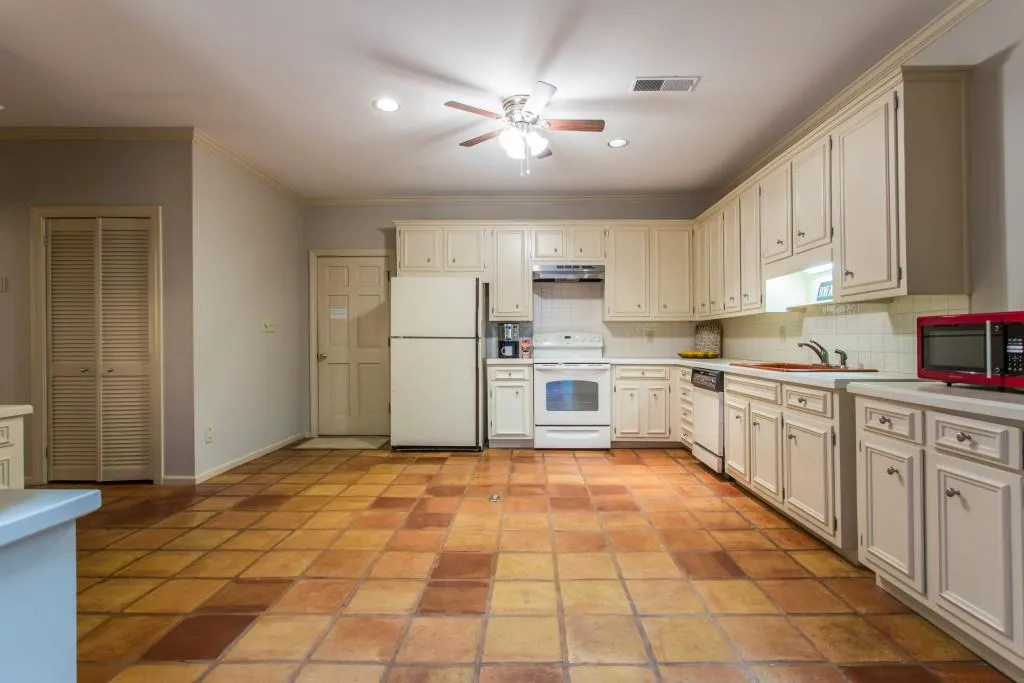 415 Greenlaurel Drive Ne, Atlanta, Georgia 30342, 3 Bedrooms Bedrooms, ,3 BathroomsBathrooms,Residential,Sold,415 Greenlaurel Drive Ne,5957229