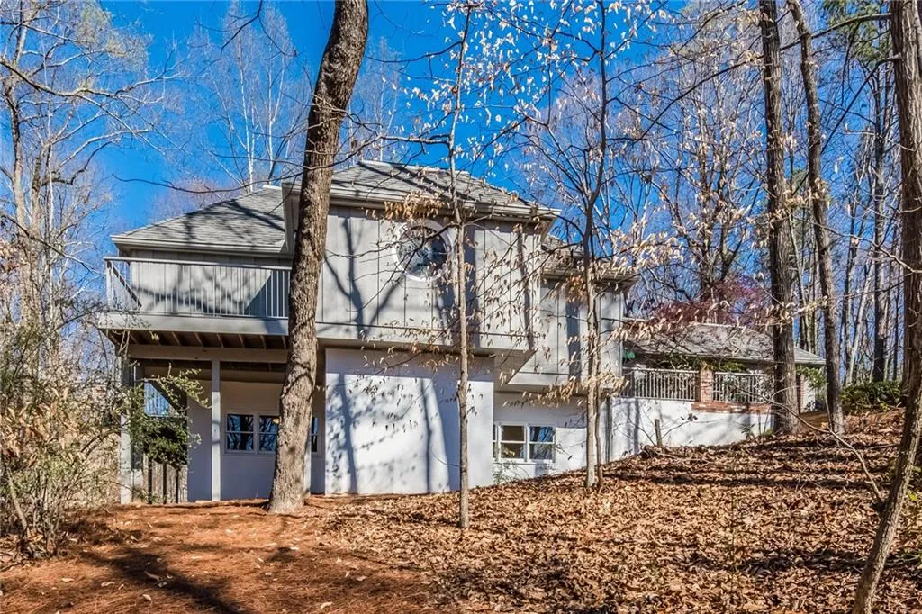 5530 W Idlewood Lane, Atlanta, Georgia 30327, 5 Bedrooms Bedrooms, ,3 BathroomsBathrooms,Residential,Sold,5530 W Idlewood Lane,5819312